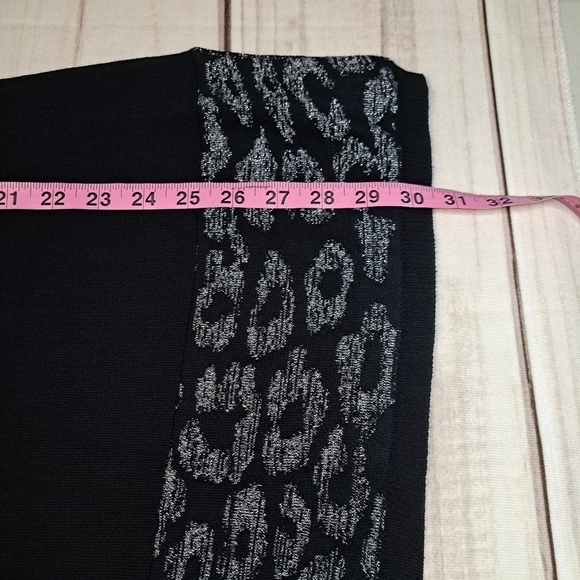 Adrienne Vittadini Size XL Sweater With Metallic Animal Print - Picture 8 of 8